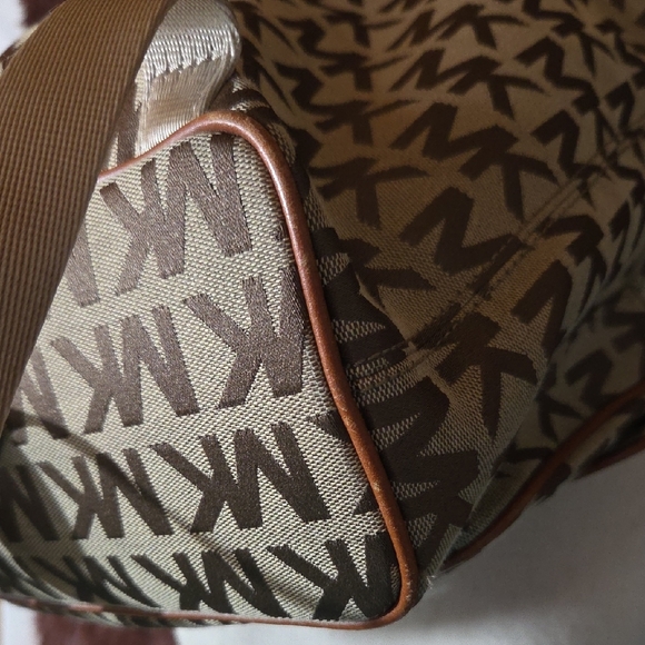 Michael Kors Jet Set Signature Flap Tech backpack - Picture 10 of 10